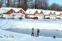 Situated villa with all the comforts, right next to a small lake - Lakeside