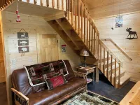 Charming 2-bedroom cabin with WiFi, AC in wonderful Hayward Wisconsin Hotels in Hunter