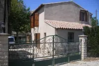 Rental of an apartment in a provencal farmhouse in Pontet with swimming pool