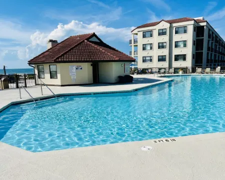 Renovated beach front condo in amenity-filled Duneridge Hotels in Wrightsville Beach