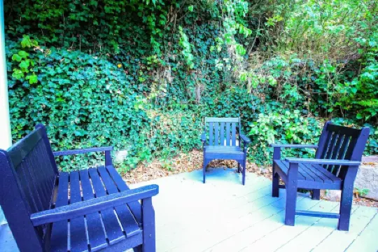 Loft on Main - DWTN, Beach, PVT Deck, Coffee Bar