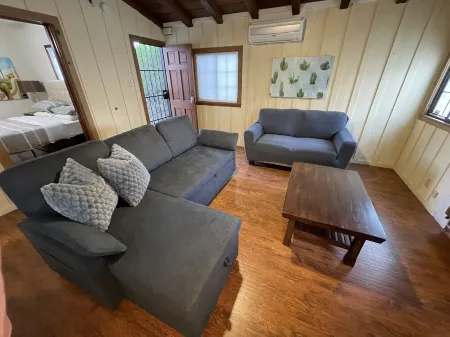 Villa M - 1bedroom villa with kitchen, steps from downtown Palm Springs! 🍒 Отели рядом с достопримечательностью «Honeymoon Hideaway»