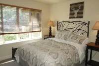 Luxury townhouse with Baldy Views, walk to town/River Run Lodge