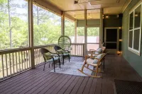 NEW LISTING ★ WATERFRONT ★ FIREPIT