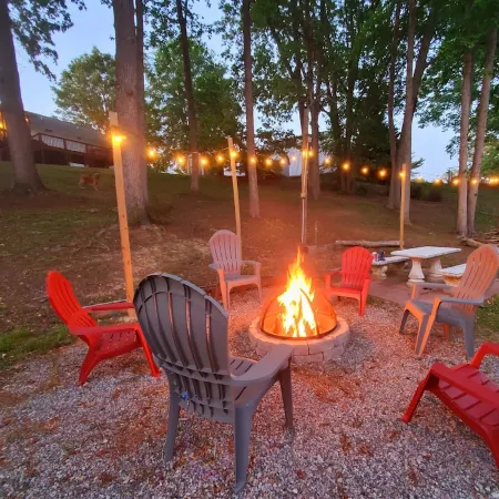 Beautiful Lakefront Getaway In The Smoky's - Private Dock - Hot Tub - Arcade