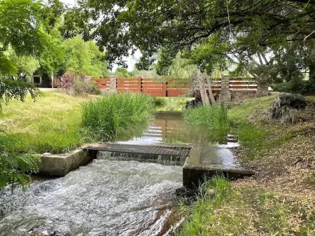 Haven House: Hot Tub, Walking Trails, Private Office