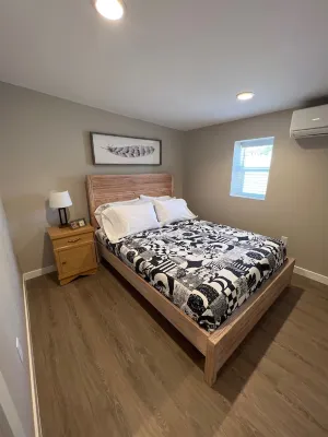 Cozy 1 bedroom in the heart of Brighton Hotels near Daniel Carmichael Park