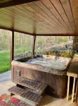 Wildwood Lodge-Hot Tub, 40 Acres