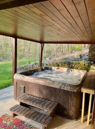 Wildwood Lodge-Hot Tub, 40 Acres