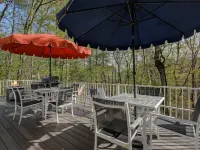 Renovated Modern Chalet - Swim, Hike, Bike, Fish, Ski, Skate, Shop, Dine, Relax! Hotels in Madison