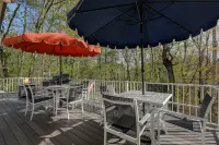 Renovated Modern Chalet - Swim, Hike, Bike, Fish, Ski, Skate, Shop, Dine, Relax!