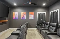 Barn! B-Ball Court/Mini Golf/Sports Bar/Tiki Bar/Theater/Arcade/Hot Tub/Fire Pit