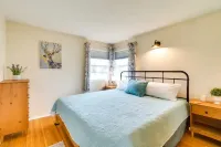 Family & Pet-Friendly w/ Yard & Game Room/Desk. Walk a Block to Lake Ontario. Hotels in Greece