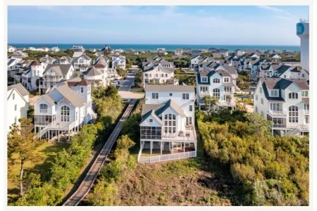 Beautiful 5 bedrooms, 5.5 baths on sound and walking distance to beach and shops