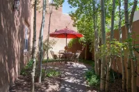 Authenitic Santa Fe Casita~Walk to Downtown, Kiva Fireplaces and Mountain Views