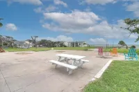 Rockport Dreamin! Steps to private 750' fishing pier and boat ramp!
