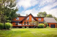 Luxury Lodge overlooking both Grand Traverse Bays Hotels in 