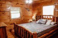 'Sweet Life'  *Log Cabin on Cosby Creek with Wifi No contact check in