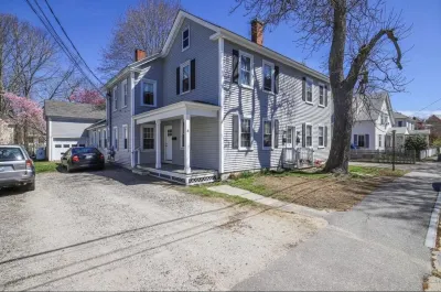 Classic New England 1st Floor 3 BR Downtown Brunswick Hotel dekat Bowdoin College Visual Arts Center
