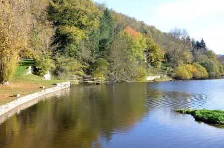 Studio "Au Bord de L'eau" Pour 3 Personnes, à L'orée D'un Village Authentique Отели в г. Крёз