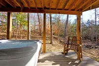 New Listing! Couples retreat- swing bed-hot tub-fire pit-putt putt