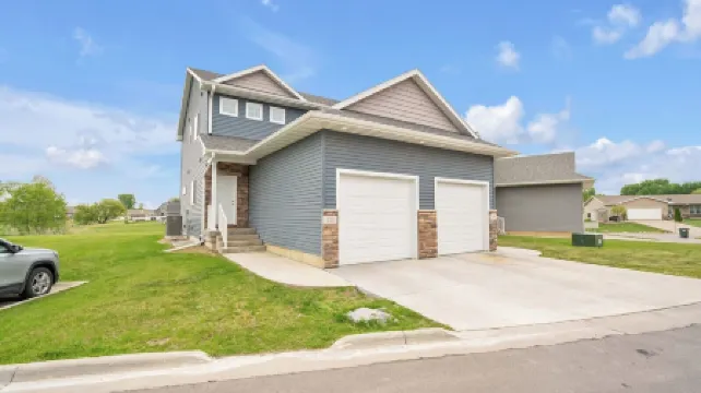 Modern 3 Bed/3.5 Bath Townhome Near Lost Island Water/Theme Park