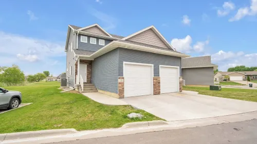 Modern 3 Bed/3.5 Bath Townhome Near Lost Island Water/Theme Park