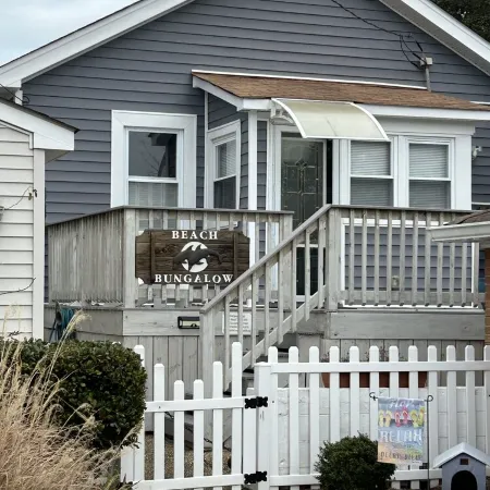 Become a Beach Bum at the Beach Bungalow - Hot Tub, Kayaks, Wi-Fi, & SAND!!!