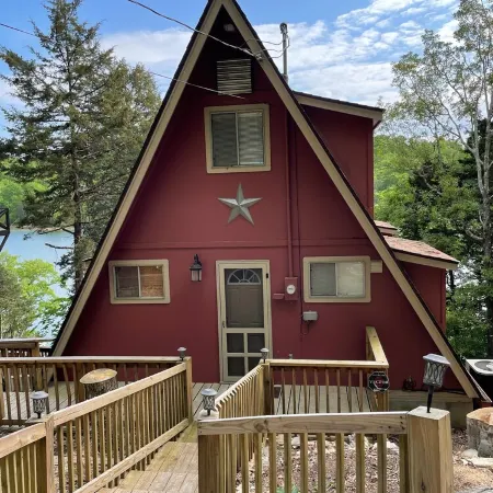 Beautiful Norris Lake Waterfront. Near Flat Hollow Marina. Private Dock.