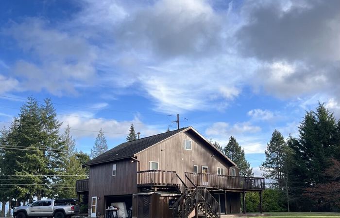 10 ppl/full house/relax/private yard/wifi/games/kid space/fire pit/uniq art