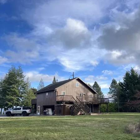 10 ppl/full house/relax/private yard/wifi/games/kid space/fire pit/uniq art