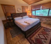 Secluded Waterfront Cabin- Canoe, Fish, Swim & Stargaze Near Pedernales Falls - 4つ星