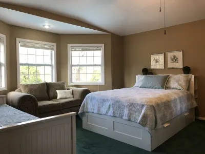 ✻Beautiful & Spacious Oside Oasis Family Retreat✻ Hotels near Vons