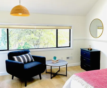 Guest House at Rising Moon Meadows Отели рядом с Аэропорт Беллинэм