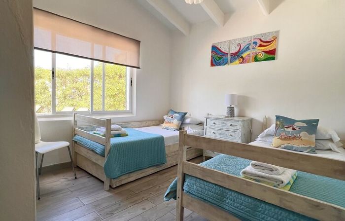 Modern Beach Style Villa, Close To Beach, Restos & Shops, Big Pool, Renovated.