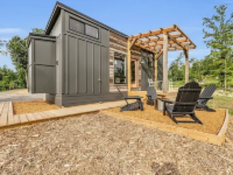 New Modern & Private Tiny Home on 21 acres Hotels in Ooltewah