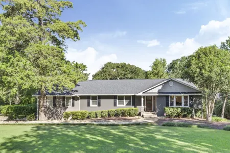 Bring the Boat! 4/4 Home on Lake Hartwell, Private Dock Included and Hot Tub!!!! Отели в г. Андерсон