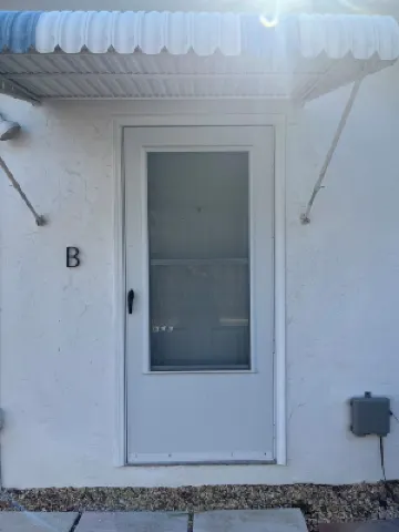 Quiet Studio in New Port Richey Downtown. Apartment B