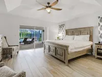 Pristine Luxury Heated Pool Home on the Golf Course Hotels in Lely