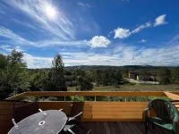 Fantastic view of The Highlands! Comfortable 2-bedroom w/loft condo. Come relax. Hotels in Pleasantview Township