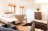 Beautiful vacation home in a large park with mountain views Hotels in Bad Tolz