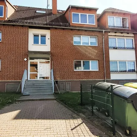 Terrasse - Parkplatz - TV im Boxspringbett - Küche
