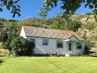 Orchard Cottage, Charming Vintage Cottage - 2-Star