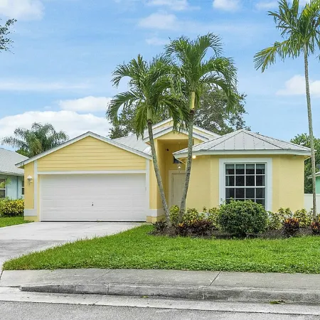 Jupiter's Beacon Villa. Less than 2 miles from the beach in the heart of Jupiter