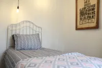 Red Fern Hotel - Eclectic Getaway 2 bedroom Hotels in Ottumwa