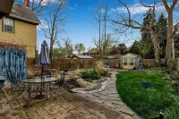 Charming 5 BR Grand Victorian Family Home King Suite Walk to Falls Game-Room - Homestays