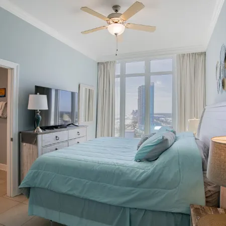 Luxury Direct Beachfront Walk to Restaurants  Waterslide-Lazy River-Splash Pad