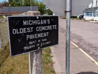Charming 2 bedroom apartment in Calumet's Historic district! Hotels in Calumet