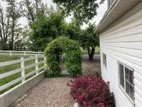 Park-like setting near river, trails, hot springs and so much more! Hotels in Gooding County