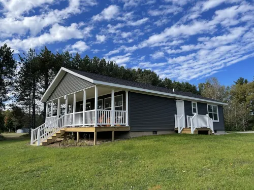Escanaba River Modern Retreat • 10 Min to Town